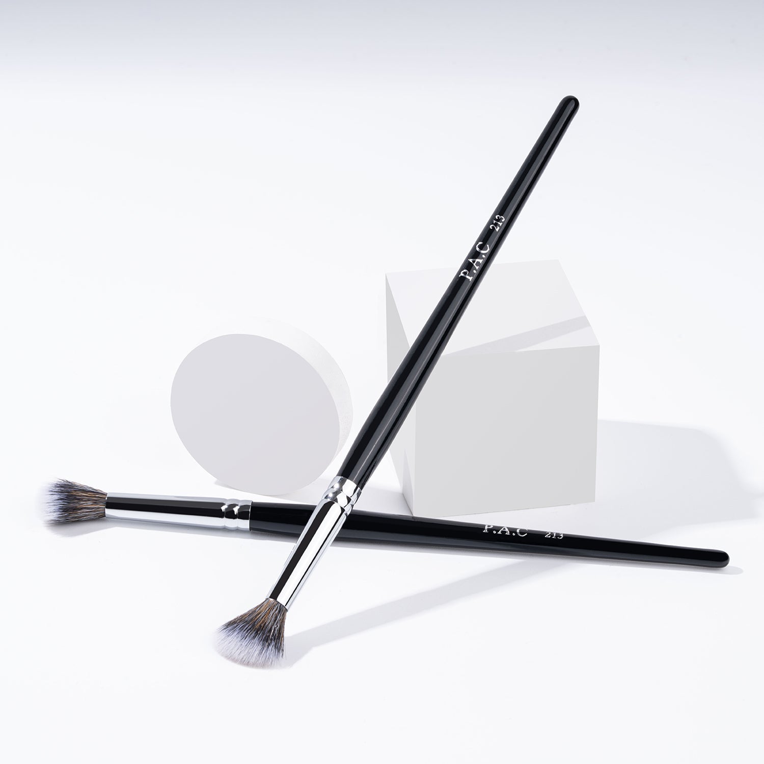 PAC Cosmetics Eyeshadow Blending Brush 213