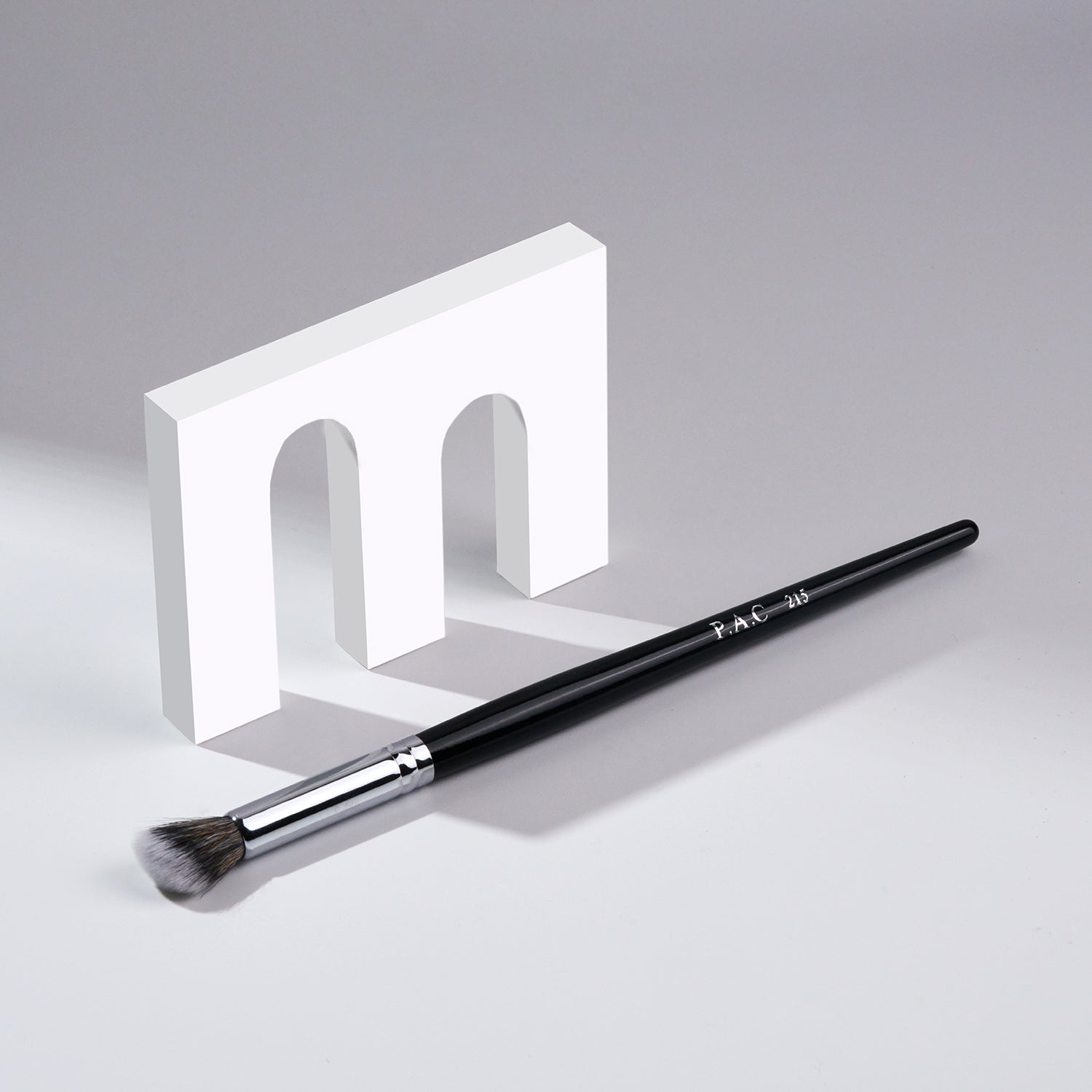 PAC Cosmetics Concealer Brush 215