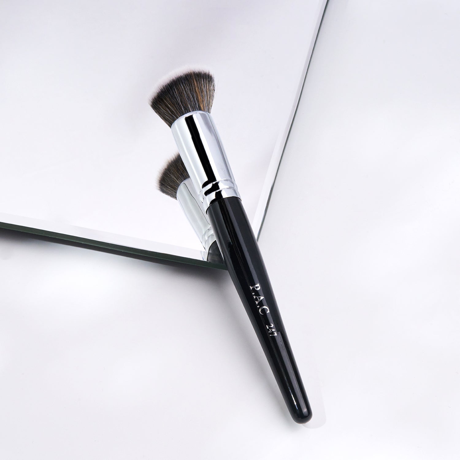 PAC Cosmetics Contouring Brush 247