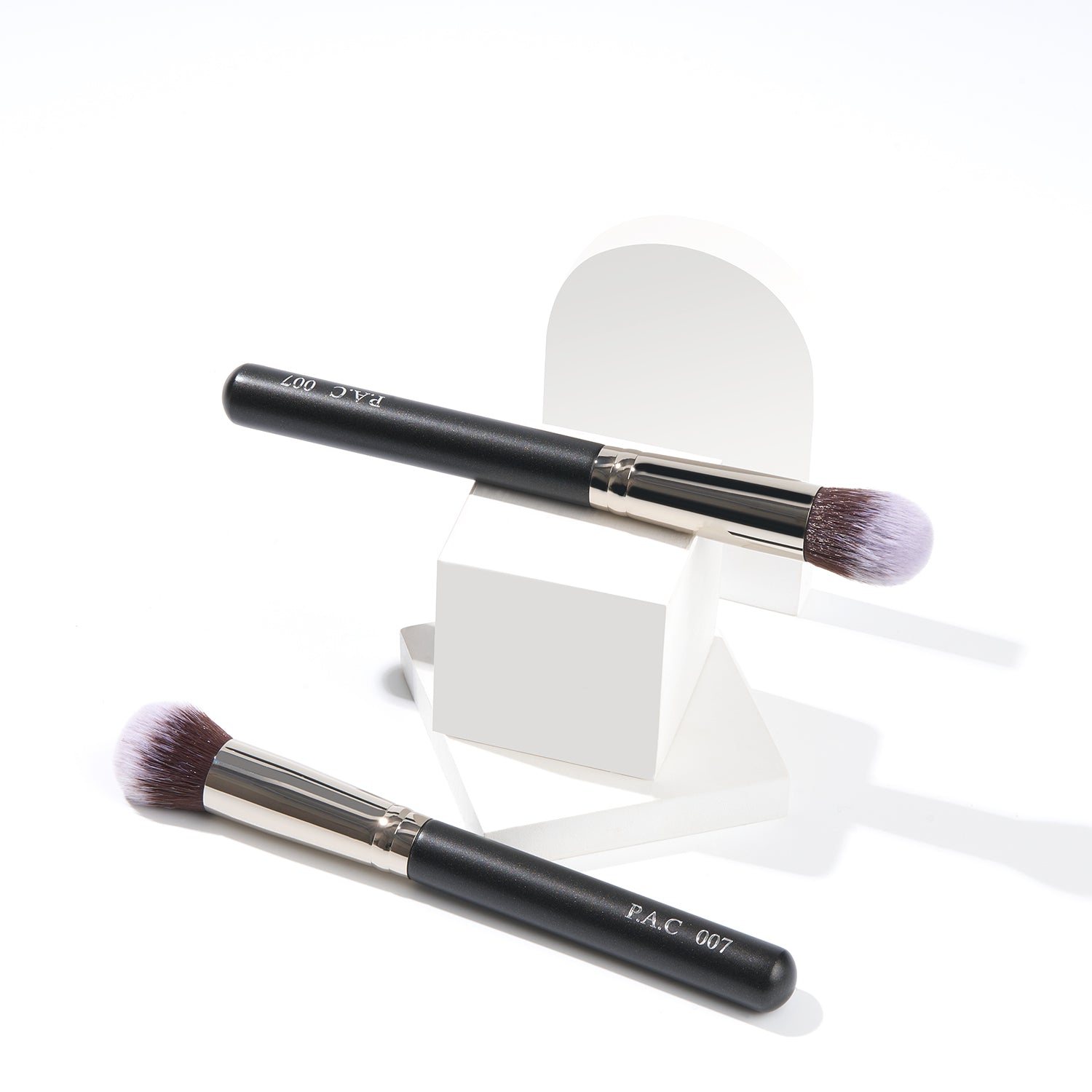 PAC Cosmetics Concealer Brush 007