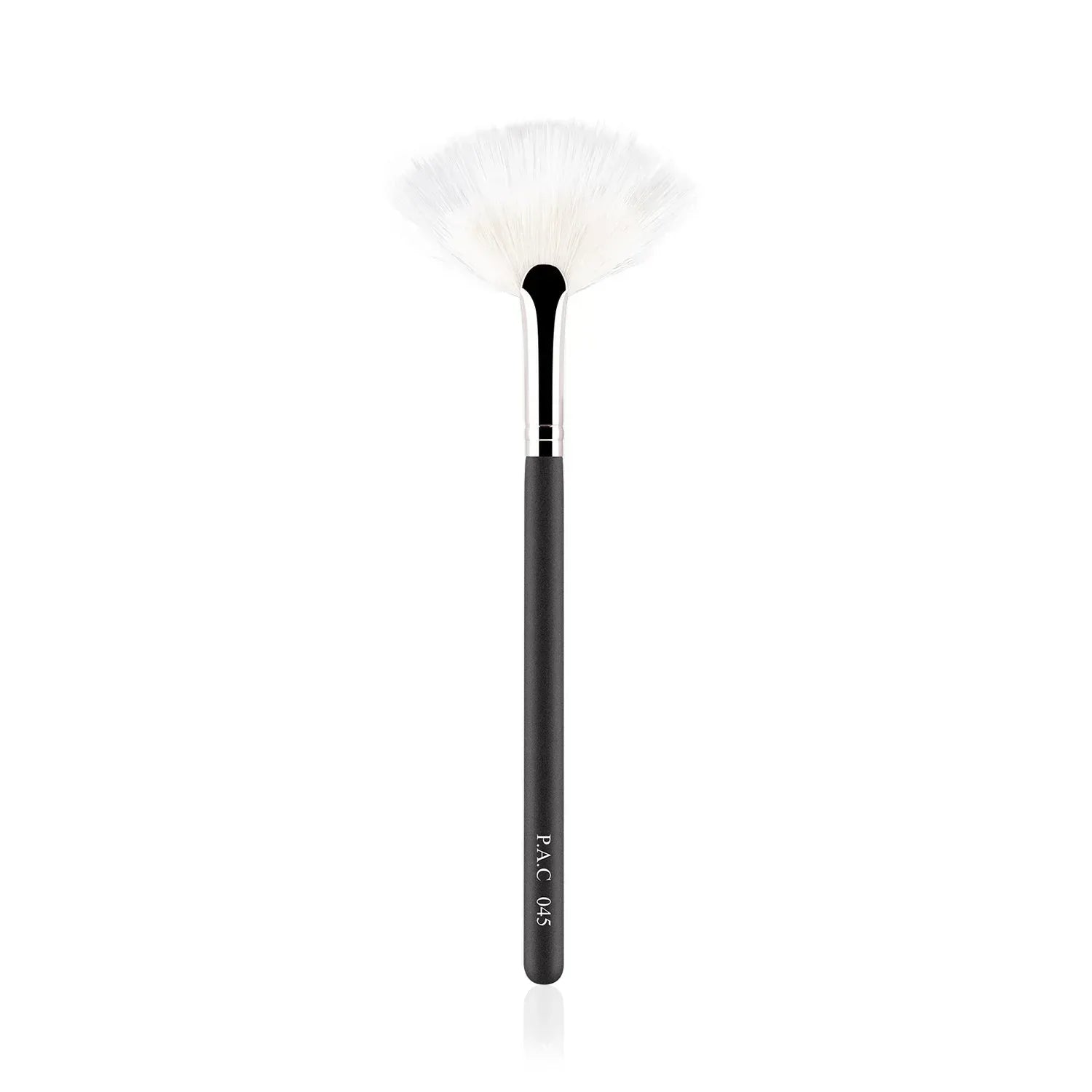 PAC Cosmetics Fan Brush 045