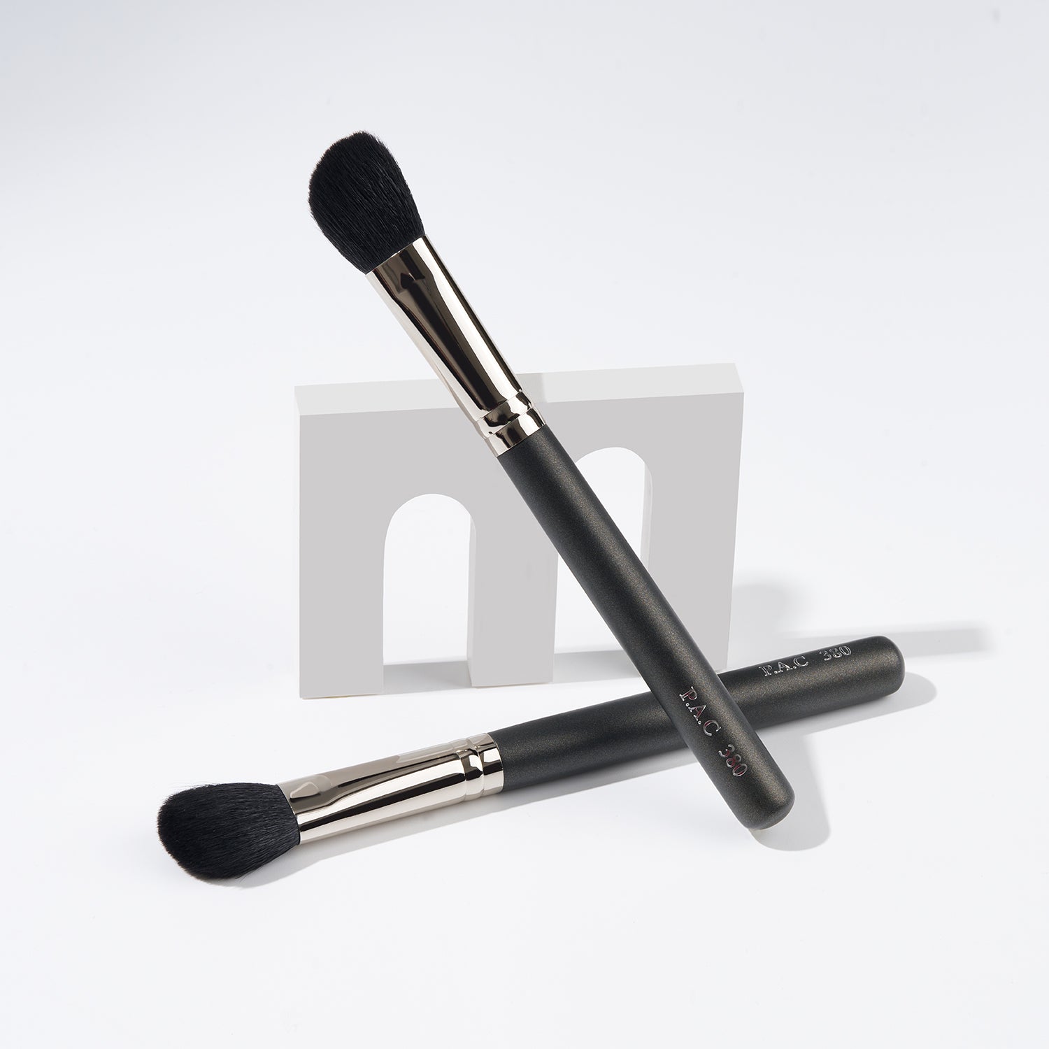 PAC Cosmetics Contouring Brush 380