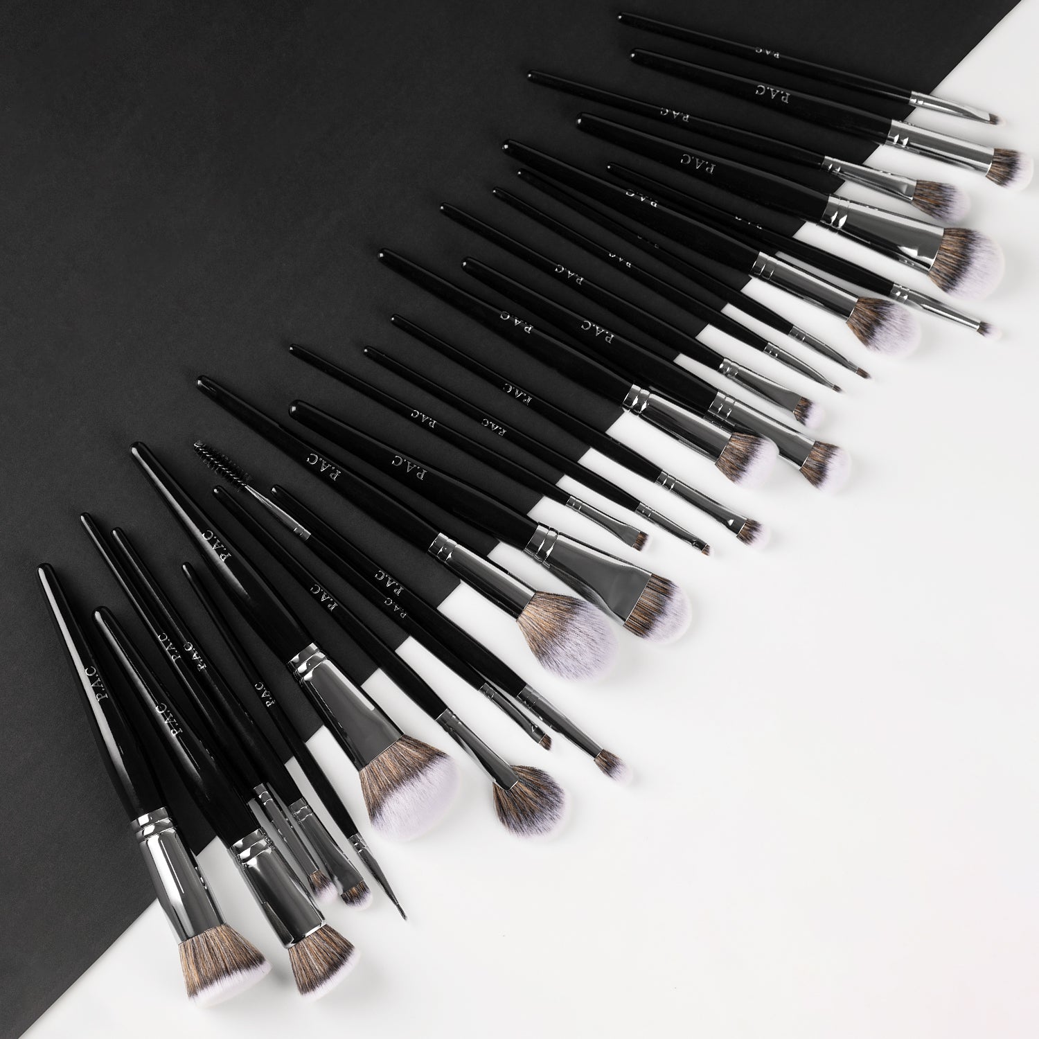 PAC Cosmetics Synthetic Series (25 Brushes )