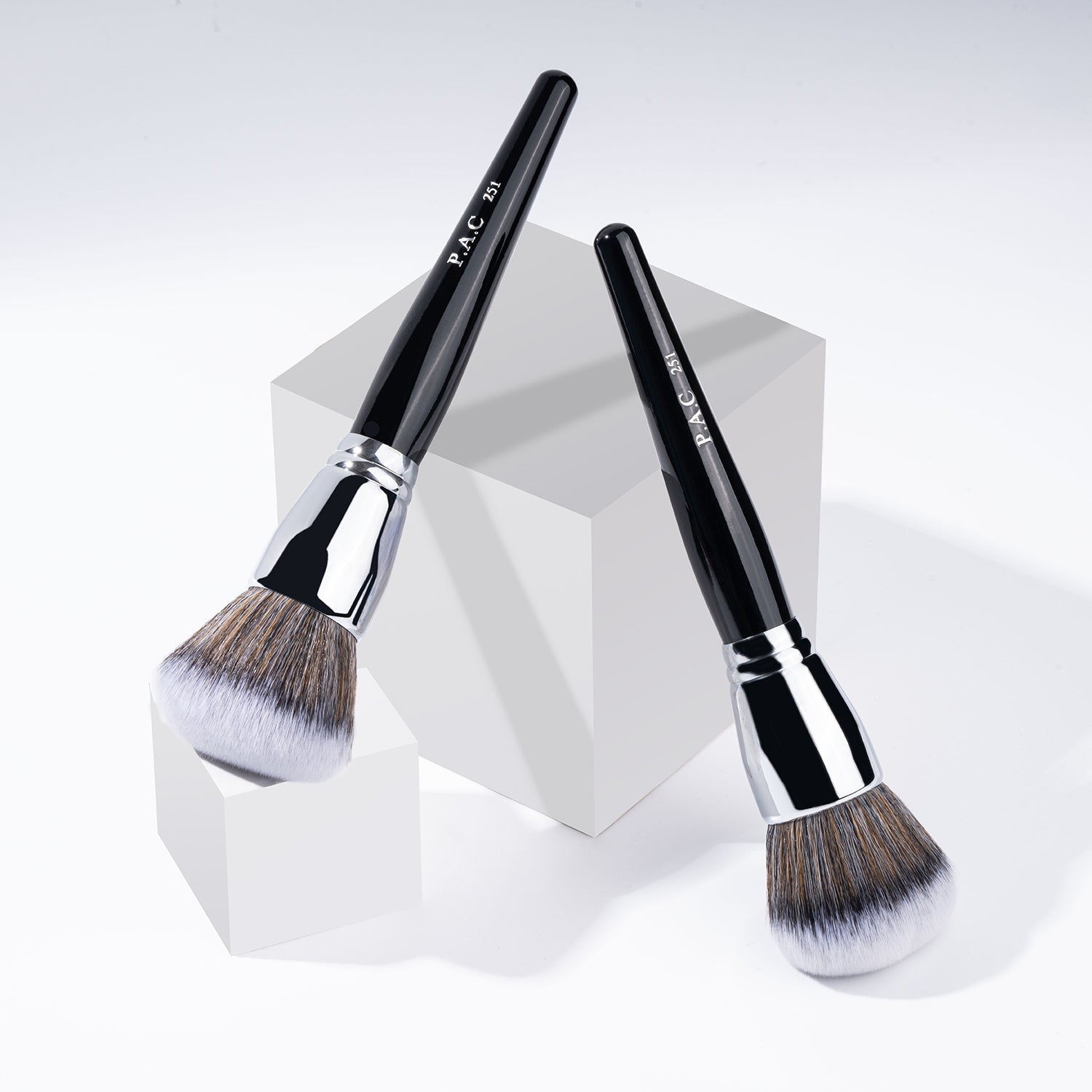 PAC Cosmetics Powder Brush 251