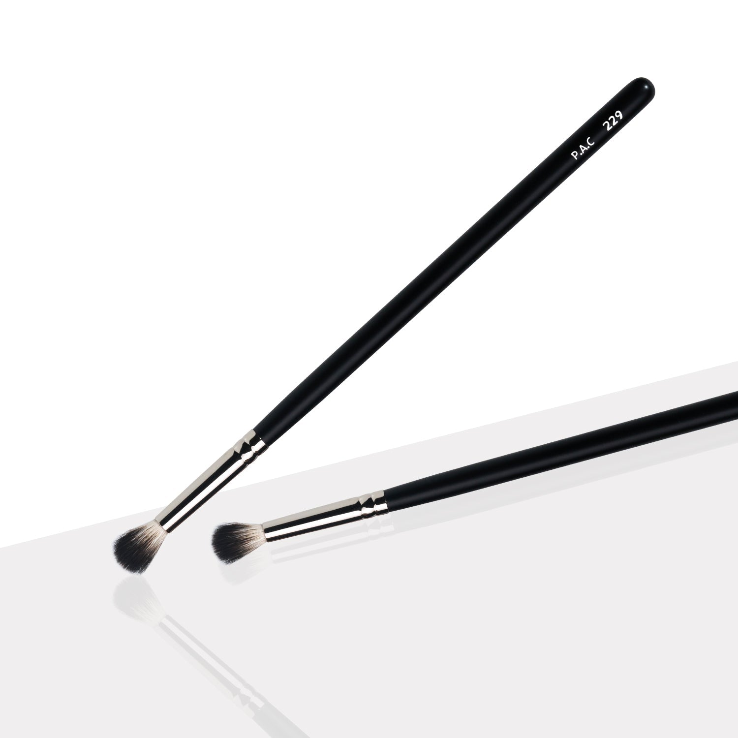 PAC Cosmetics Eyeshadow Blending Brush 229