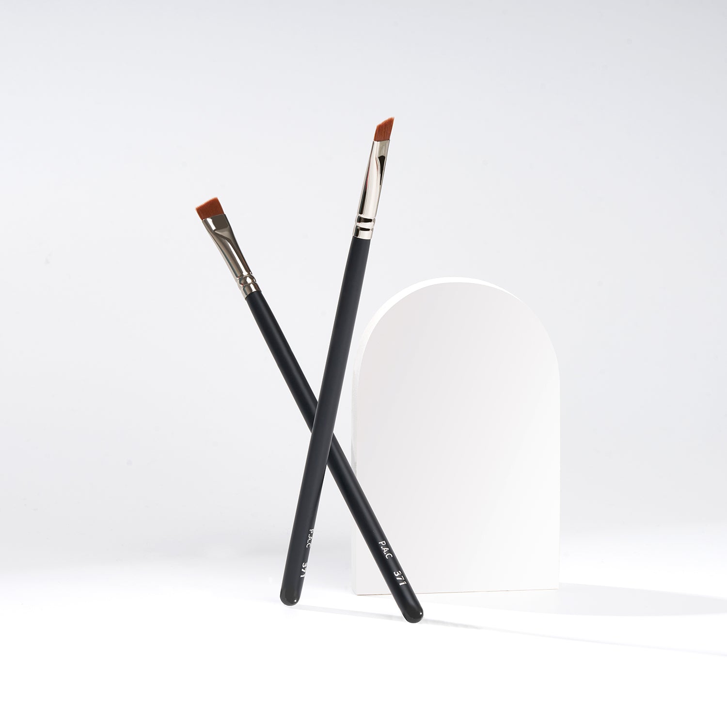 PAC Cosmetics Eyeliner Brush 371