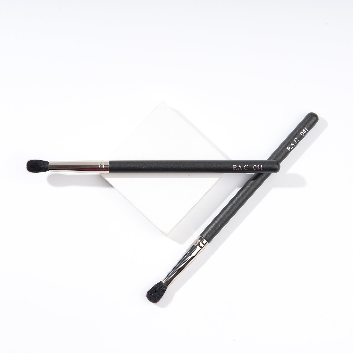 PAC Cosmetics Eyeshadow Blending Brush 041