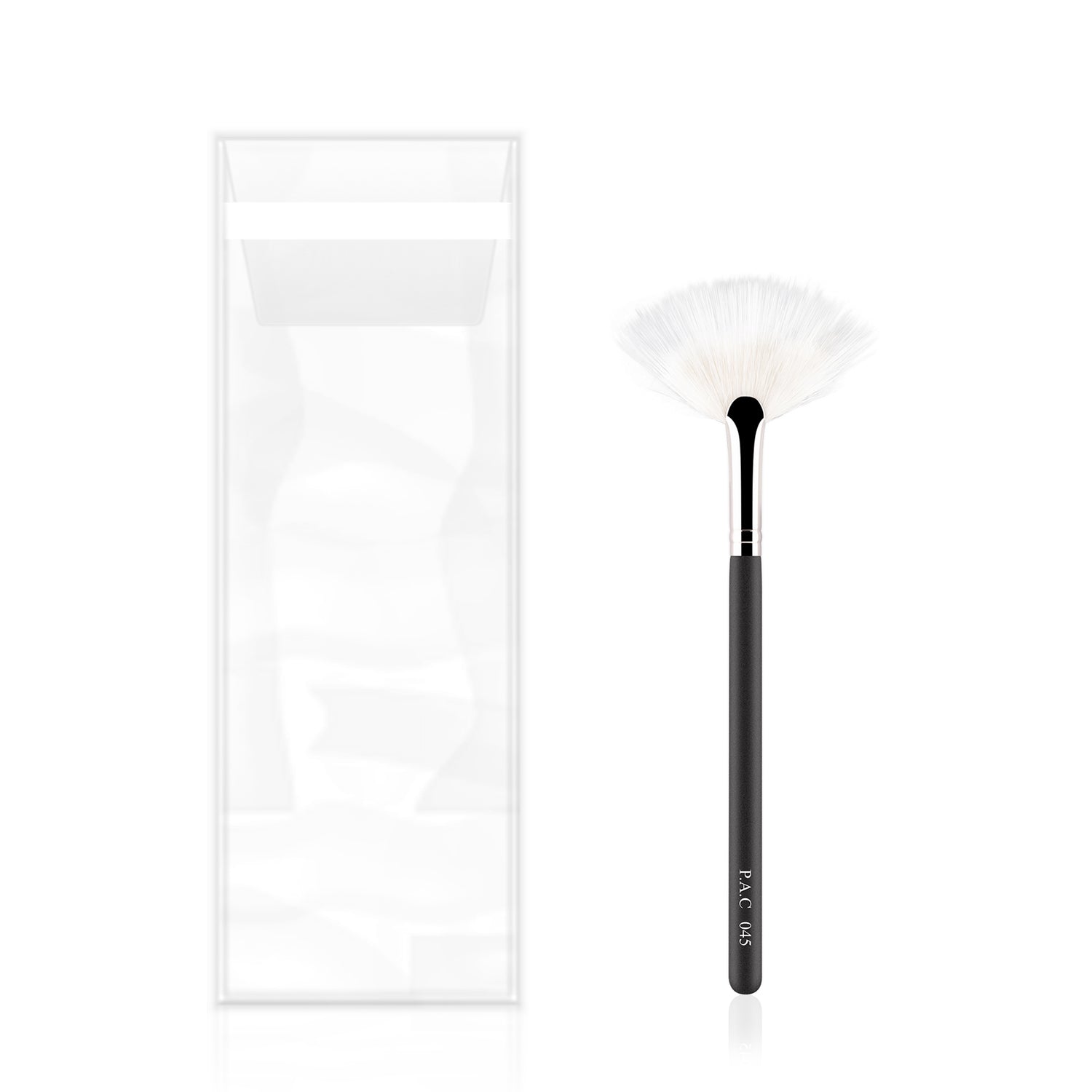 PAC Cosmetics Fan Brush 045