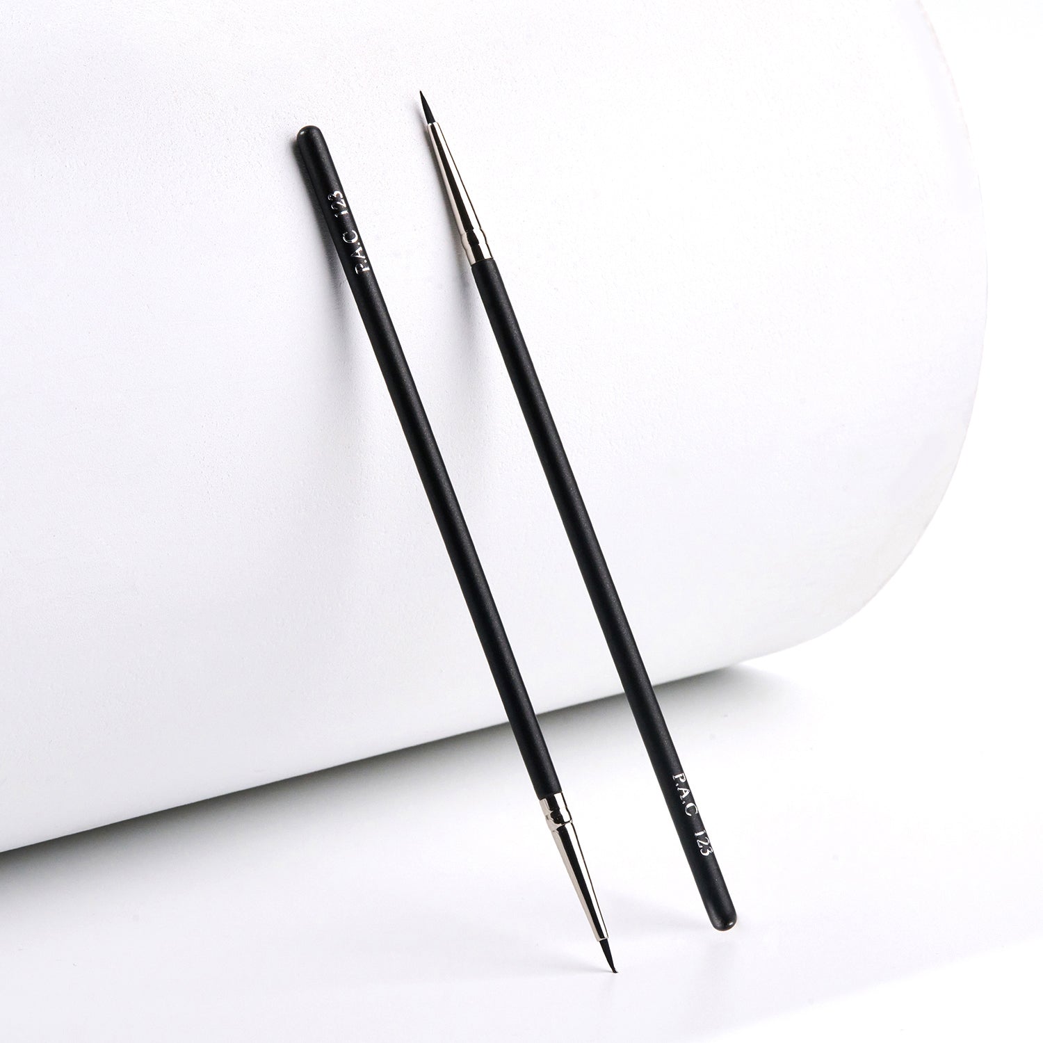 PAC Cosmetics Eyeliner Brush 123