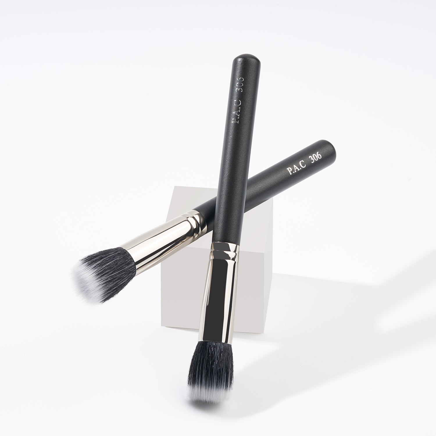 PAC Cosmetics Foundation Blending Brush 306