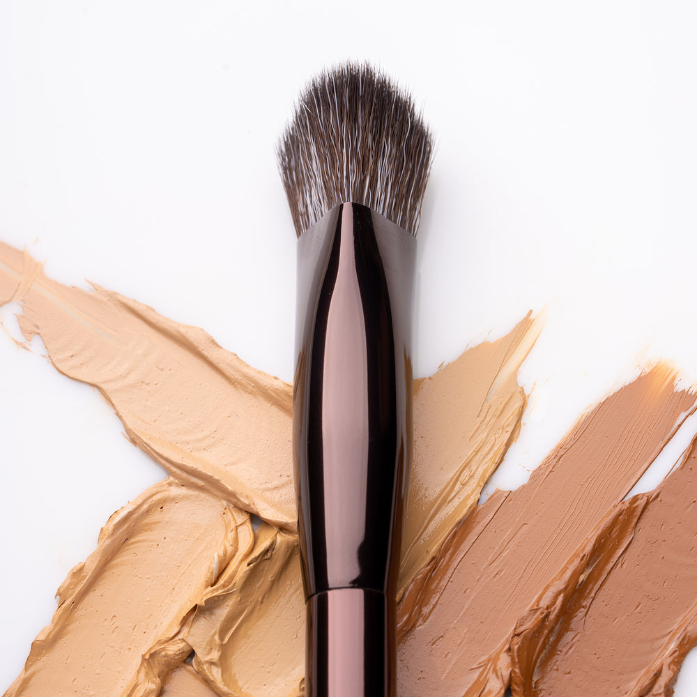 PAC T Series Triangle Grip Concealer Brushfor Spot & Detail Work